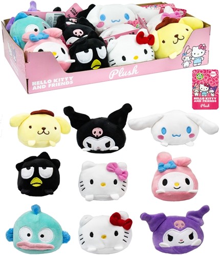 Peluche Hello Kitty Beanies, 9 modèles assortis de 8 cm présentés en vitrine